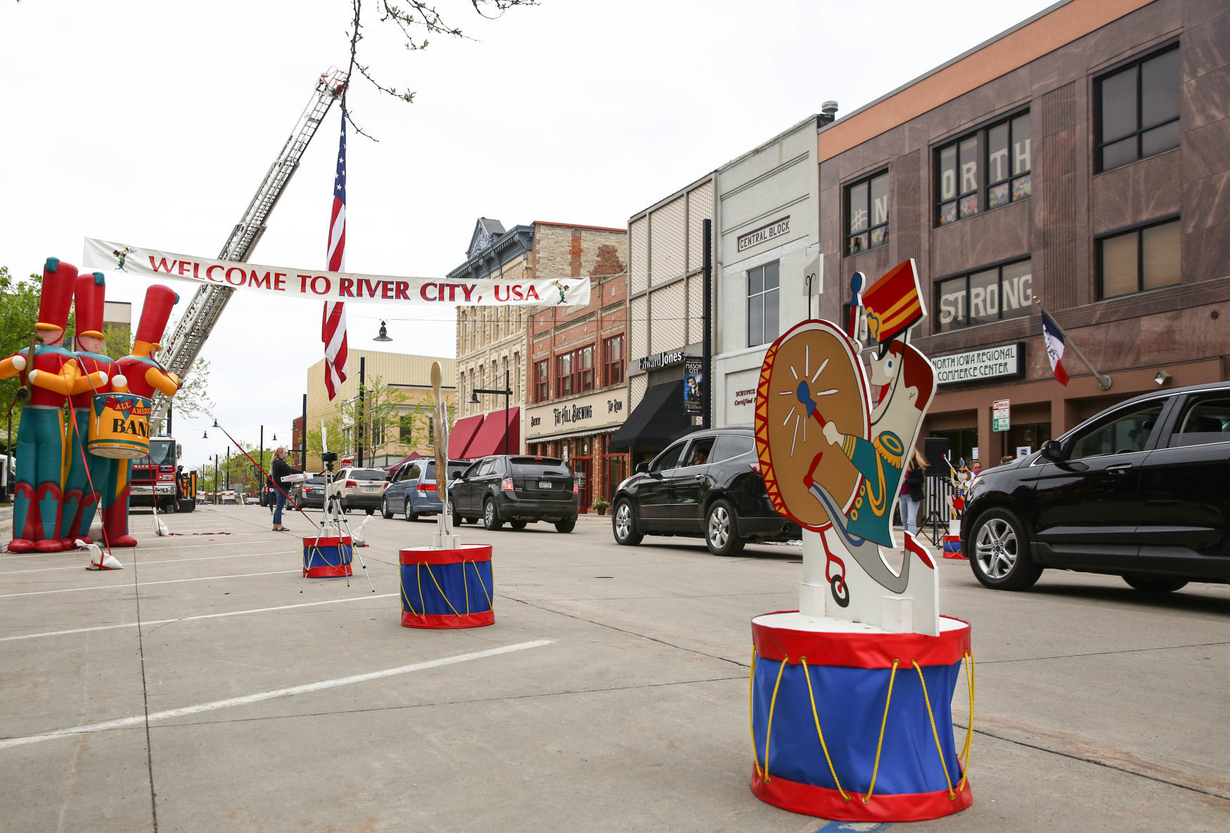 Downtown Mason City Reverse Parade (12).jpg